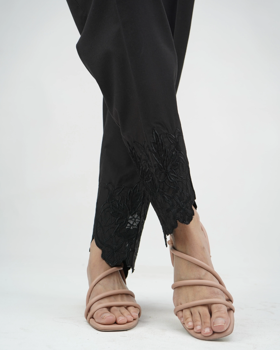 Aan cigarette cutwork emb black pant