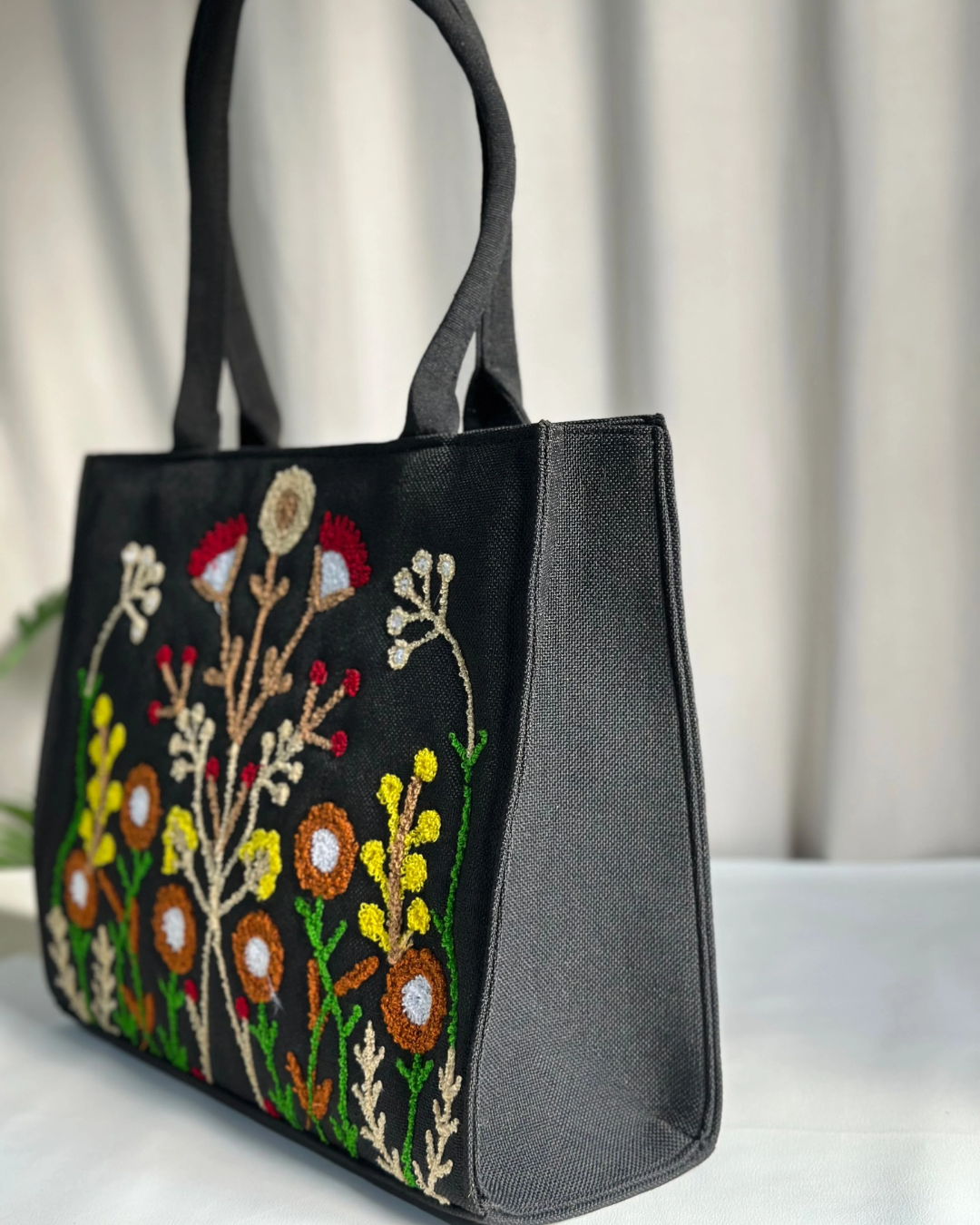 FINEUR HANDMADE EMB JUTE TOTE-BLACK