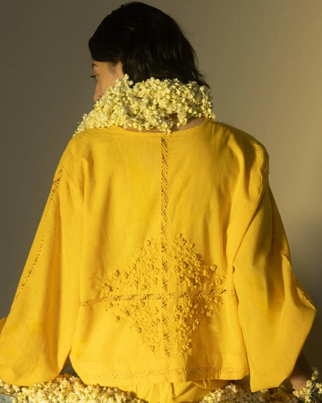 FLORAL-KNOT MOTIA TOP