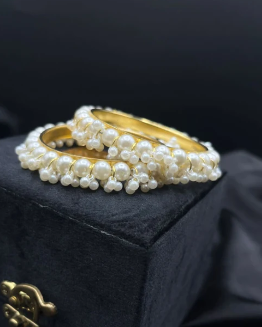 ELEGANT PEARL BANGLE SET