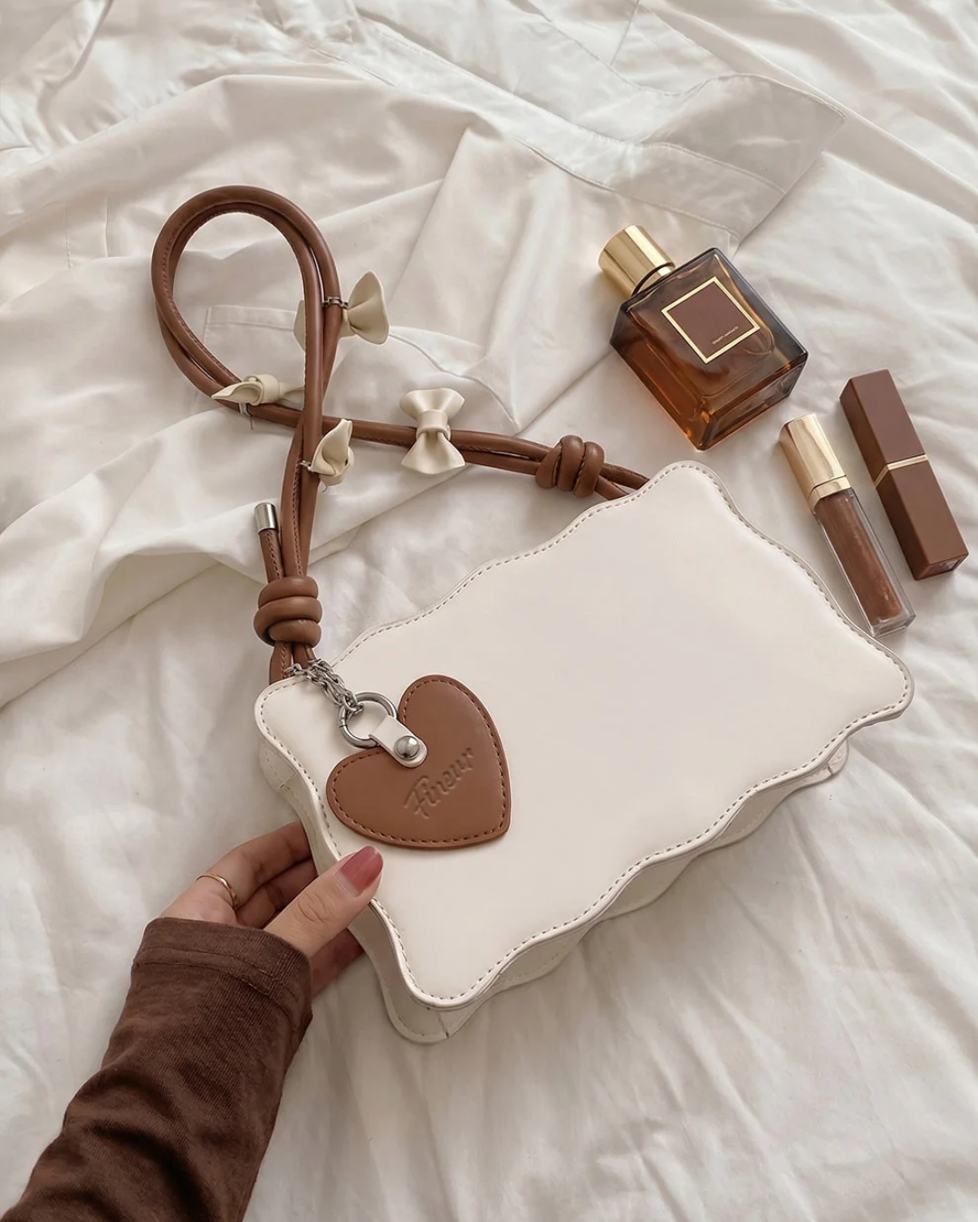 FINEUR HANDBAG BAGGIE-OFF WHITE